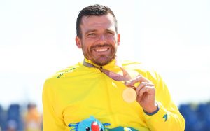 An image of Kurt Fearnley with his gold medal