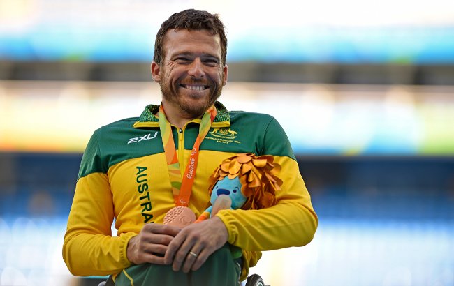 Kurt Fearnley with his Rio 2016 medal