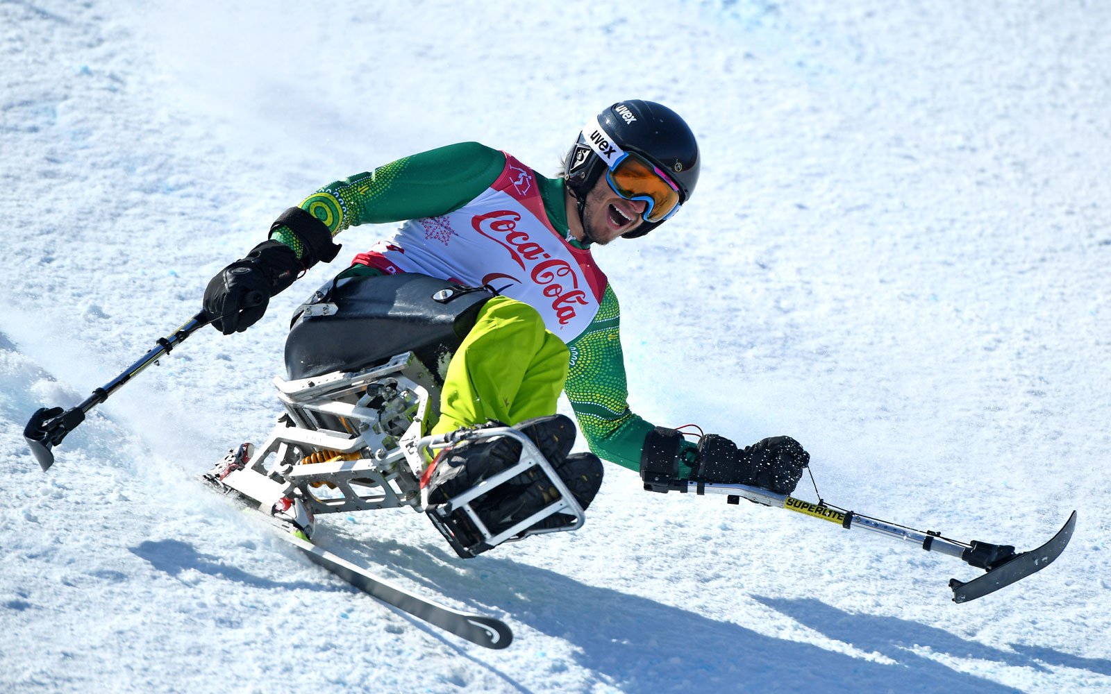 Male athlete competing in Para-alpine skiing
